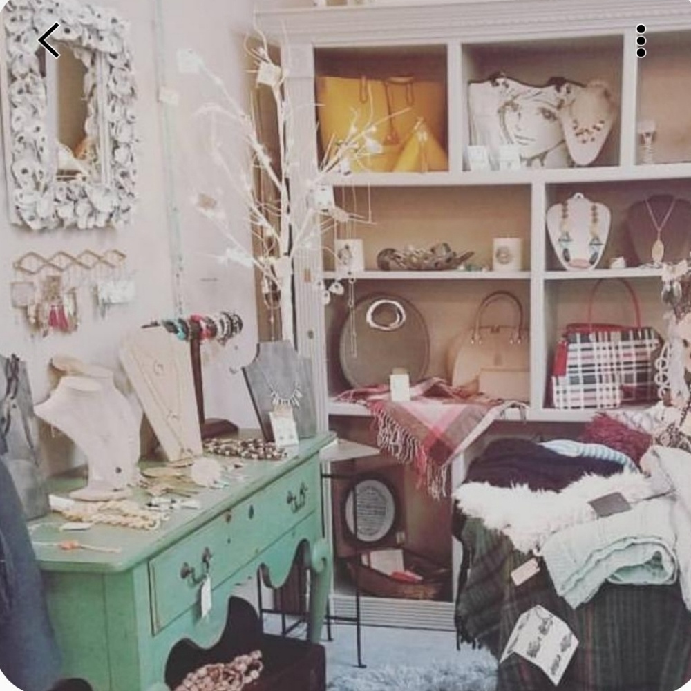 https://crickets-closet.collection.link
